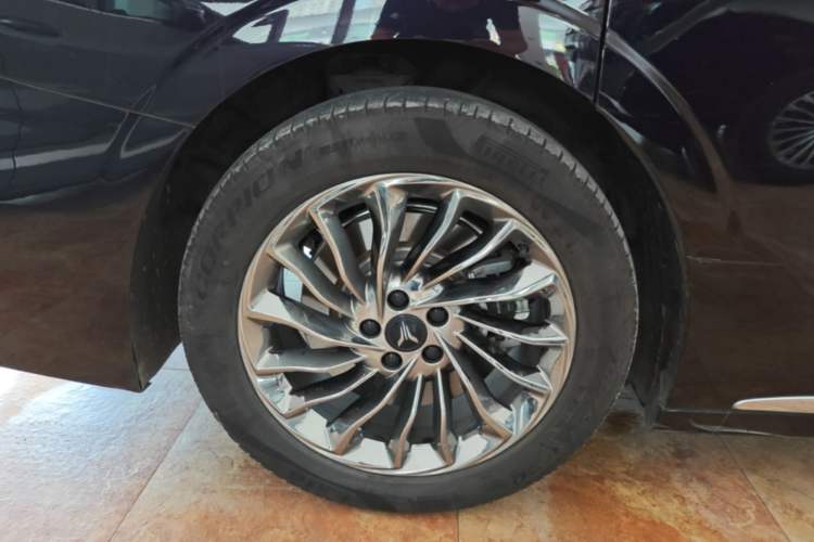 Used VOYAH Dream 2024 PHEV Ultra-Long Range Flagship Edition Exterior 5
