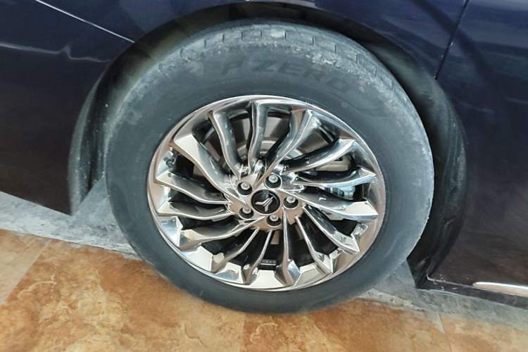 Used VOYAH Dream 2024 PHEV Ultra-Long Range Flagship Edition Exterior 5