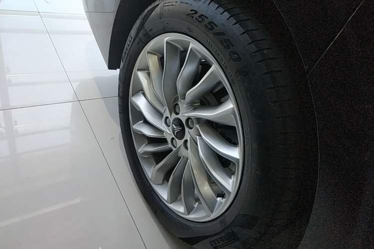 Used VOYAH Dream 2024 PHEV Extended-Range Premium Edition Exterior 5