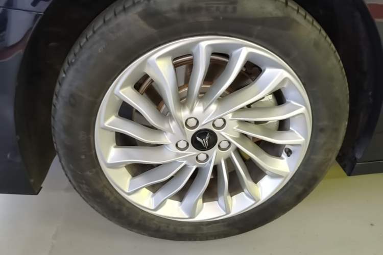 Used VOYAH Dream 2024 PHEV Extended-Range Premium Edition Exterior 5
