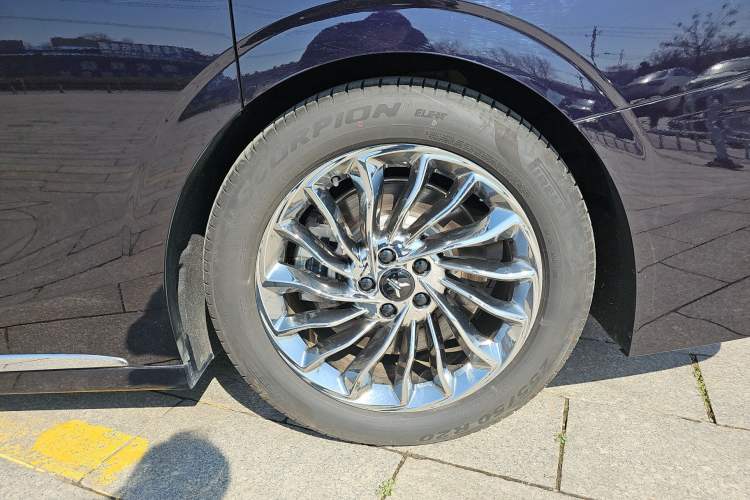 Used VOYAH Dream 2024 PHEV Ultra-Long Range Flagship Edition Exterior 5