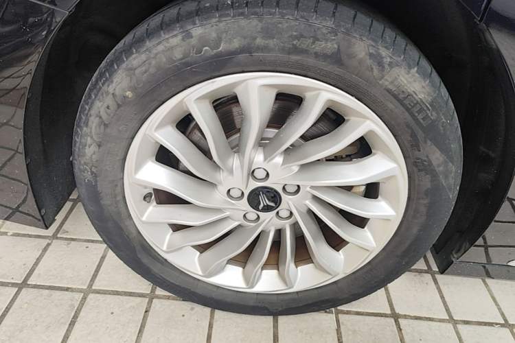 Used VOYAH Dream 2024 PHEV Extended-Range Premium Edition Exterior 5