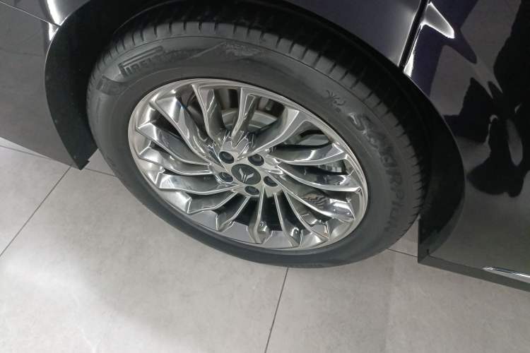 Used VOYAH Dream 2024 PHEV Ultra-Long Range Flagship Edition Exterior 8