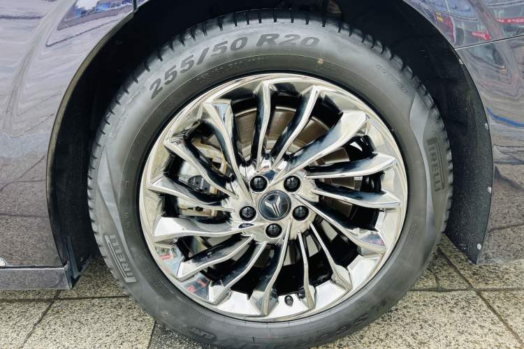 Used VOYAH Dream 2024 PHEV Ultra-Long Range Flagship Edition Exterior 8