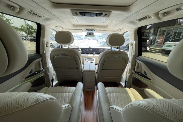 Used VOYAH Dream 2024 PHEV Ultra-Long Range Flagship Edition Exterior 8