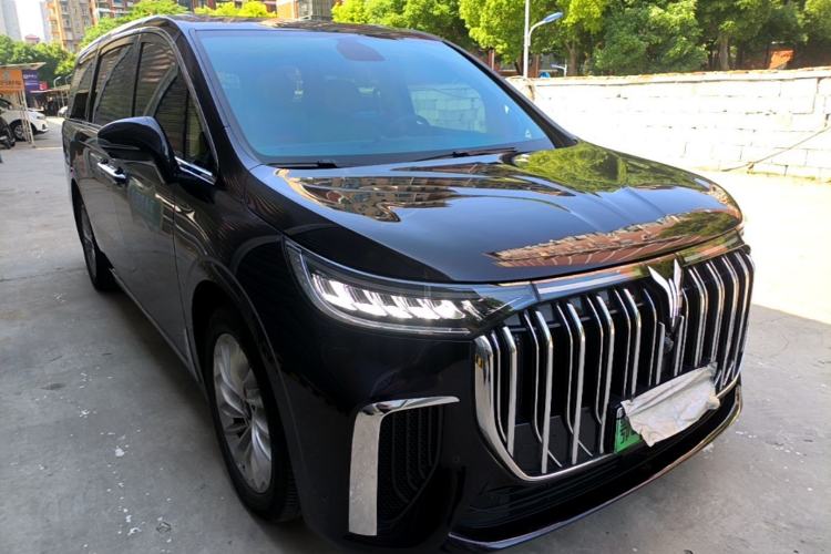 Used VOYAH Dream 2024 PHEV Extended-Range Premium Edition Front Right 45 Deg