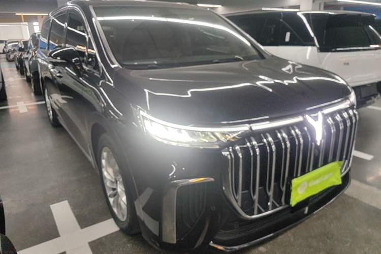 Used VOYAH Dream 2024 PHEV Extended-Range Premium Edition Front Right 45 Deg