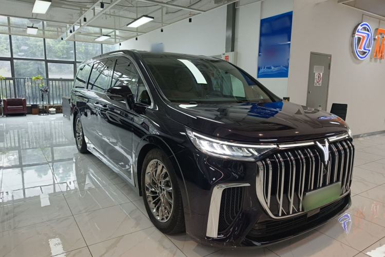 Used VOYAH Dream 2024 PHEV Ultra-Long Range Flagship Edition Front Right 45 Deg