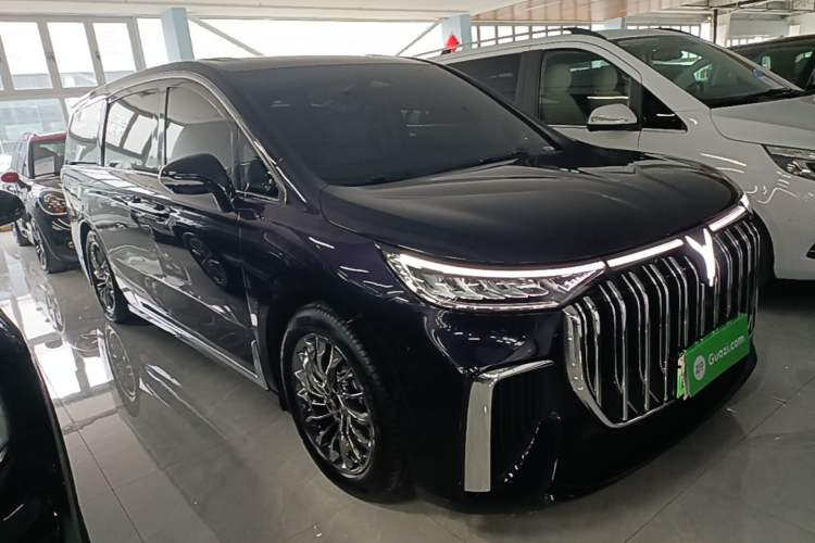 Used VOYAH Dream 2024 PHEV Ultra-Long Range Flagship Edition Front Right 45 Deg
