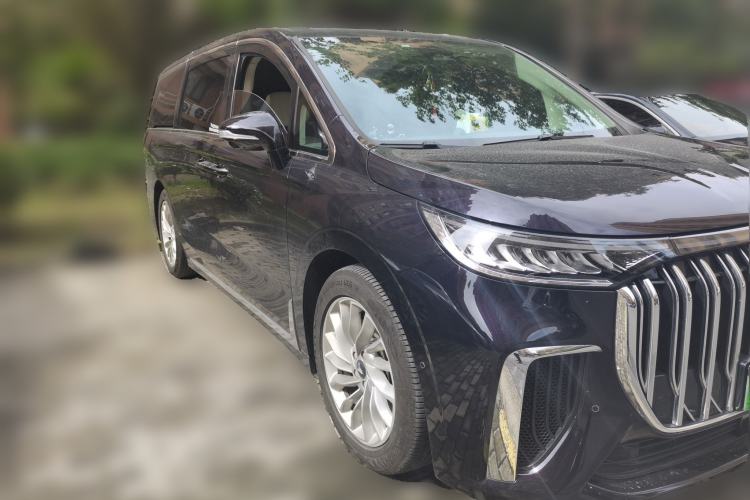 Used VOYAH Dream 2024 PHEV Ultra-Long Range Flagship Edition Front Right 45 Deg