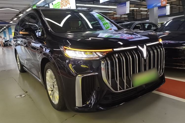 Used VOYAH Dream 2024 PHEV Extended-Range Premium Edition Front Right 45 Deg