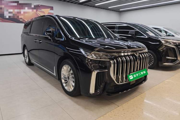 Used VOYAH Dream 2024 PHEV Extended-Range Premium Edition Front Right 45 Deg