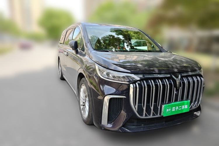 Used VOYAH Dream 2024 PHEV Extended-Range Premium Edition Front Right 45 Deg