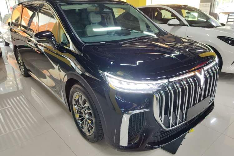 Used VOYAH Dream 2024 PHEV Ultra-Long Range Flagship Edition Front Right 45 Deg
