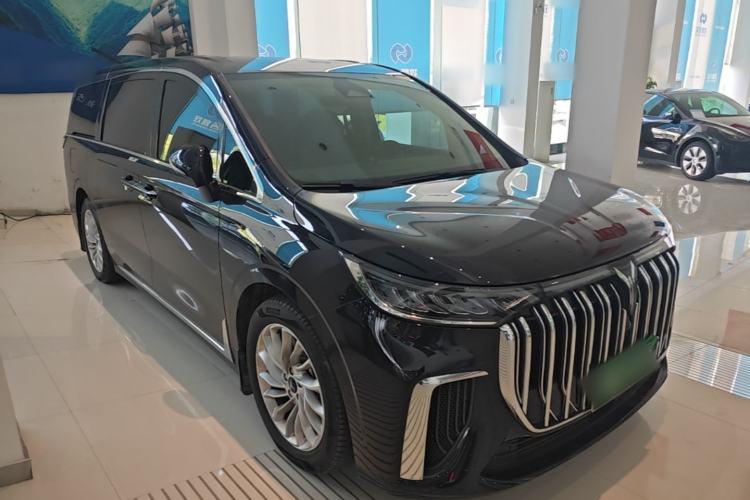Used VOYAH Dream 2024 PHEV Extended-Range Premium Edition Front Right 45 Deg