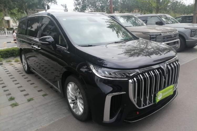 Used VOYAH Dream 2024 PHEV Extended-Range Premium Edition Front Right 45 Deg