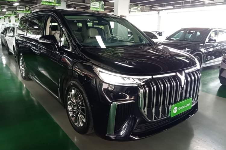 Used VOYAH Dream 2024 PHEV Ultra-Long Range Flagship Edition Front Right 45 Deg