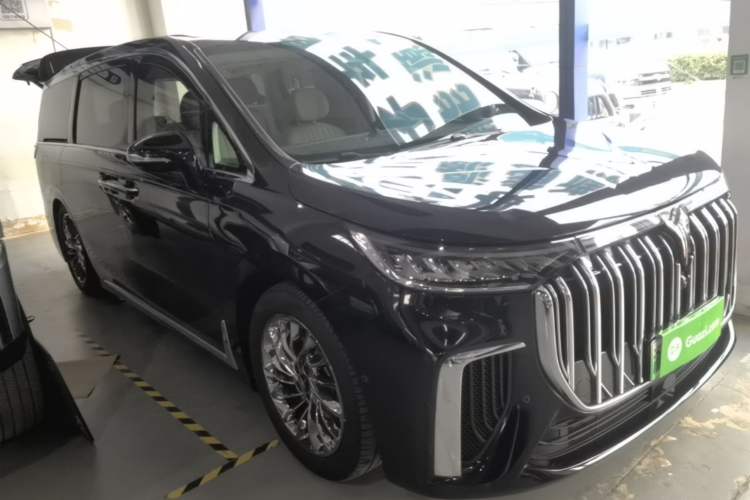 Used VOYAH Dream 2024 PHEV Ultra-Long Range Flagship Edition Front Right 45 Deg