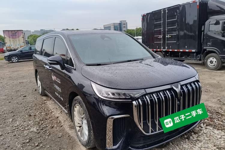 Used VOYAH Dream 2024 PHEV Extended-Range Premium Edition Front Right 45 Deg