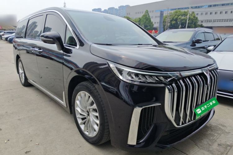 Used VOYAH Dream 2024 PHEV Extended-Range Premium Edition Front Right 45 Deg