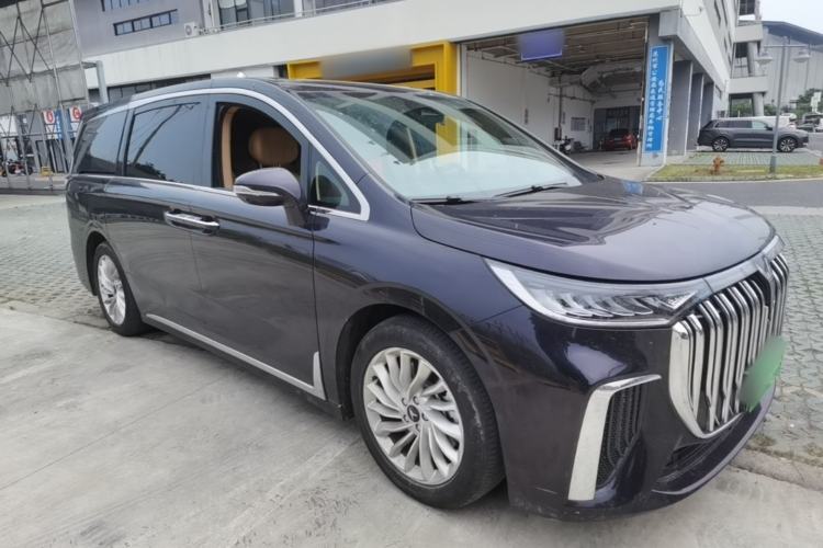 Used VOYAH Dream 2024 PHEV Extended-Range Premium Edition Front Right 45 Deg