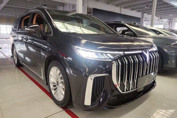 Used VOYAH Dream 2024 PHEV Extended-Range Premium Edition Front Right 45 Deg