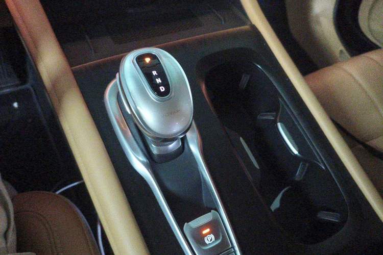 Used VOYAH Dream 2024 PHEV Extended-Range Premium Edition Gear Lever