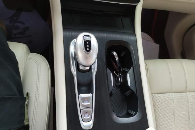 Used VOYAH Dream 2024 PHEV Extended-Range Premium Edition Gear Lever