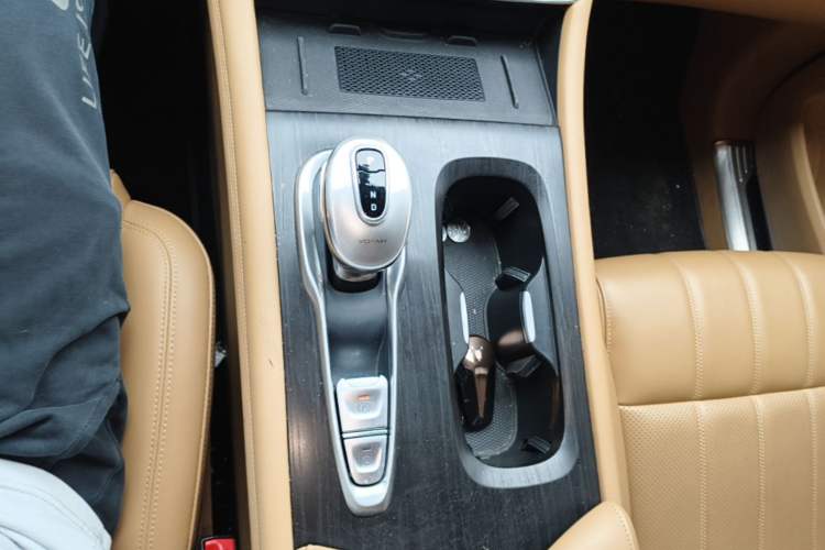 Used VOYAH Dream 2024 PHEV Extended-Range Premium Edition Gear Lever