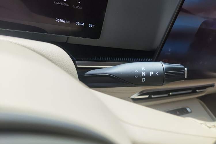 Used VOYAH Dream 2024 PHEV Extended-Range Premium Edition Gear Lever