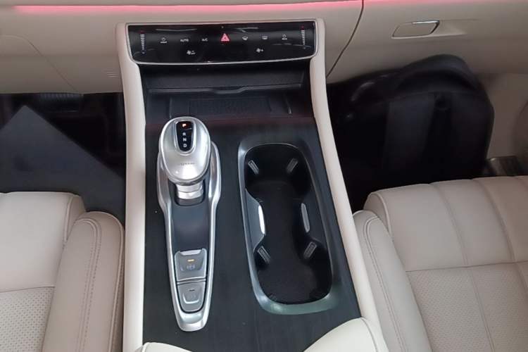 Used VOYAH Dream 2024 PHEV Extended-Range Premium Edition Gear Lever