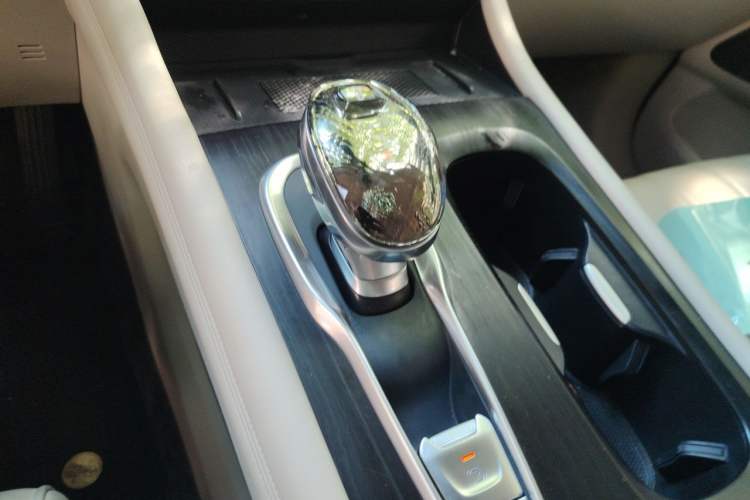 Used VOYAH Dream 2024 PHEV Extended-Range Premium Edition Gear Lever