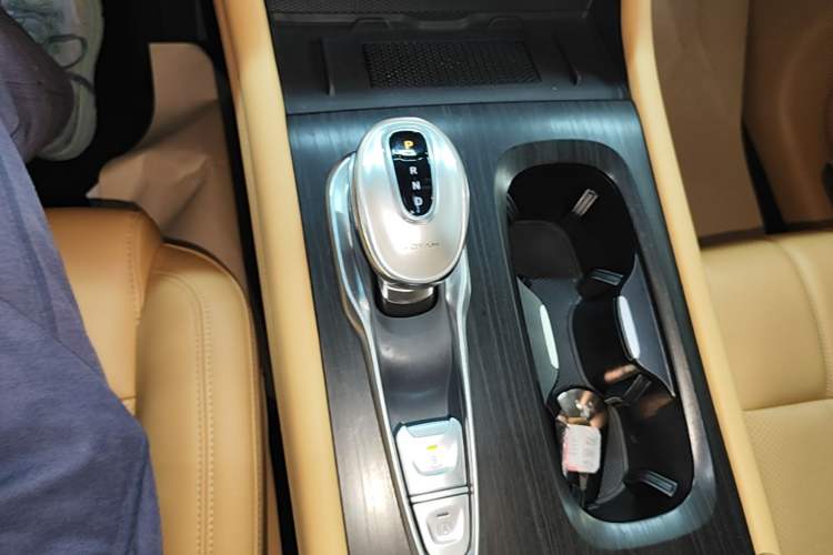Used VOYAH Dream 2024 PHEV Extended-Range Premium Edition Gear Lever