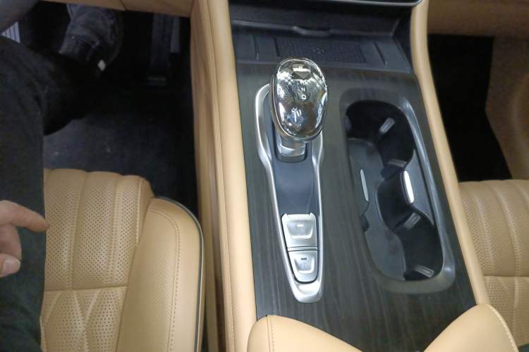Used VOYAH Dream 2024 PHEV Ultra-Long Range Flagship Edition Gear Lever