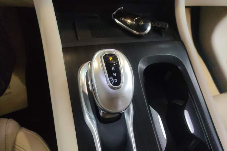 Used VOYAH Dream 2024 EV Long-Range Premium Edition Gear Lever