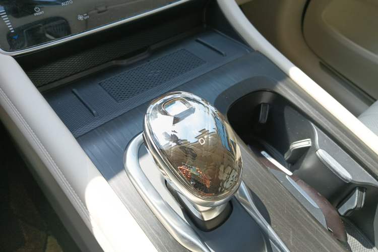 Used VOYAH Dream 2024 PHEV Extended-Range Premium Edition Gear Lever