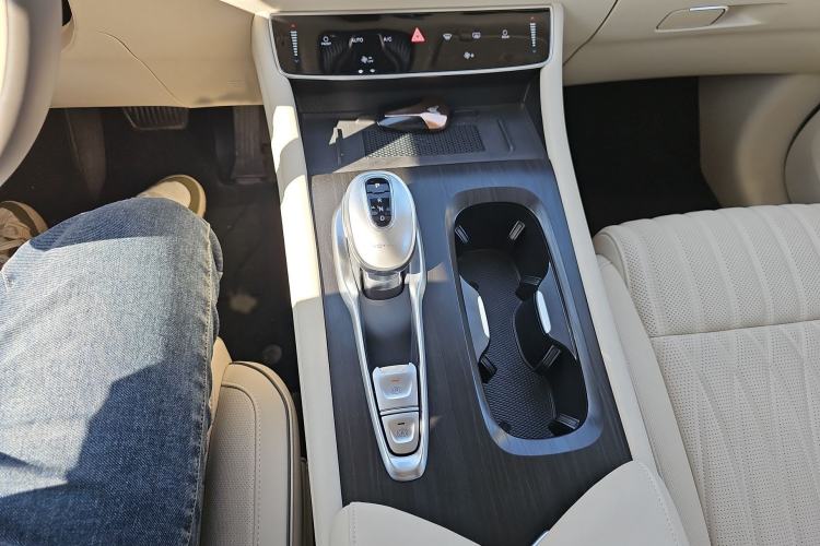 Used VOYAH Dream 2024 PHEV Ultra-Long Range Flagship Edition Gear Lever