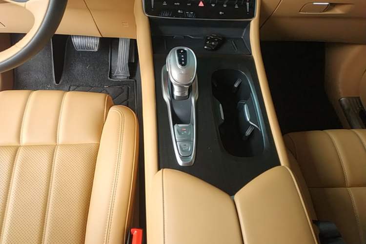 Used VOYAH Dream 2024 PHEV Extended-Range Premium Edition Gear Lever