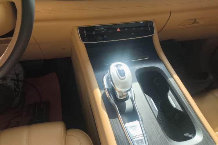Used VOYAH Dream 2024 PHEV Extended-Range Premium Edition Gear Lever