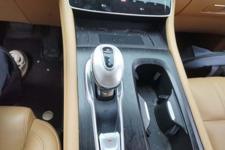 Used VOYAH Dream 2024 PHEV Extended-Range Premium Edition Gear Lever
