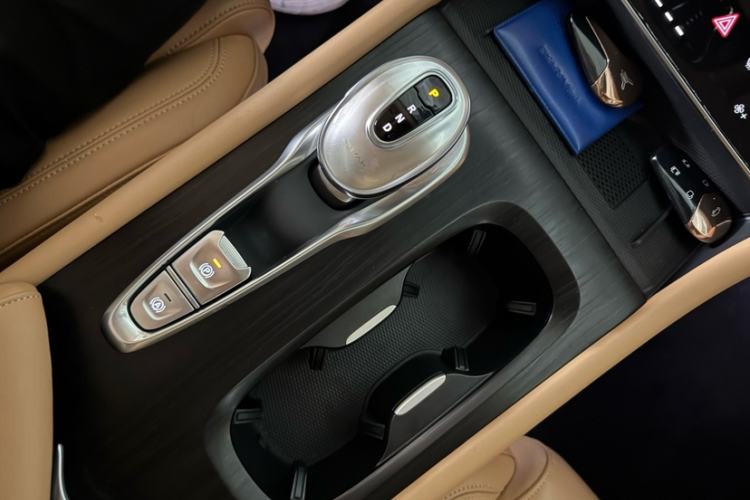 Used VOYAH Dream 2024 PHEV Extended-Range Premium Edition Gear Lever