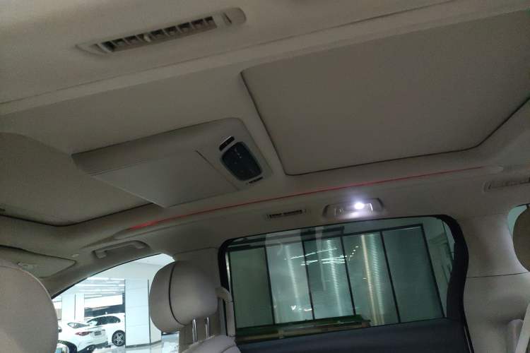 Used VOYAH Dream 2024 EV Long-Range Premium Edition Headliner