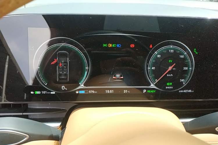 Used VOYAH Dream 2024 PHEV Extended-Range Premium Edition Instrument Cluster