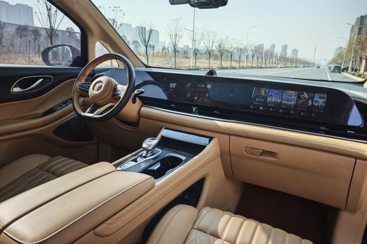 Used VOYAH Dream 2024 PHEV Ultra-Long Range Flagship Edition Interior 1