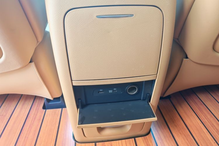 Used VOYAH Dream 2024 PHEV Ultra-Long Range Flagship Edition Interior 10