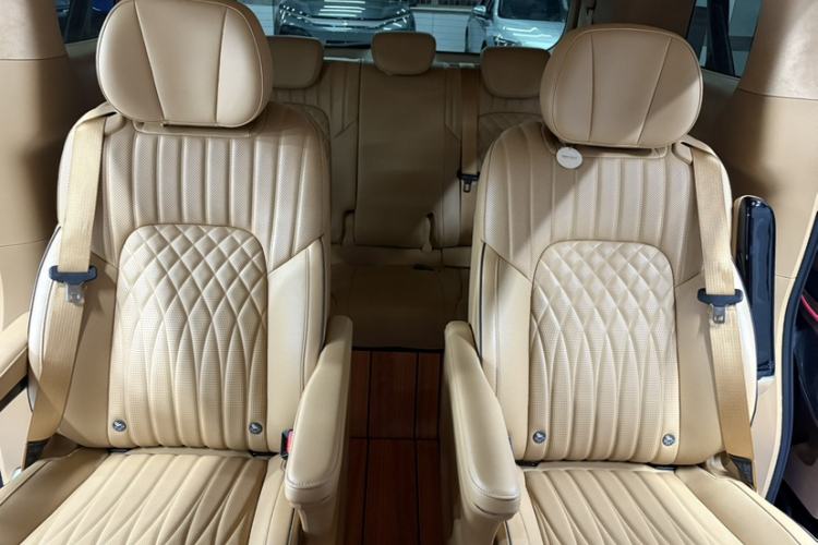 Used VOYAH Dream 2024 PHEV Ultra-Long Range Flagship Edition Interior 11