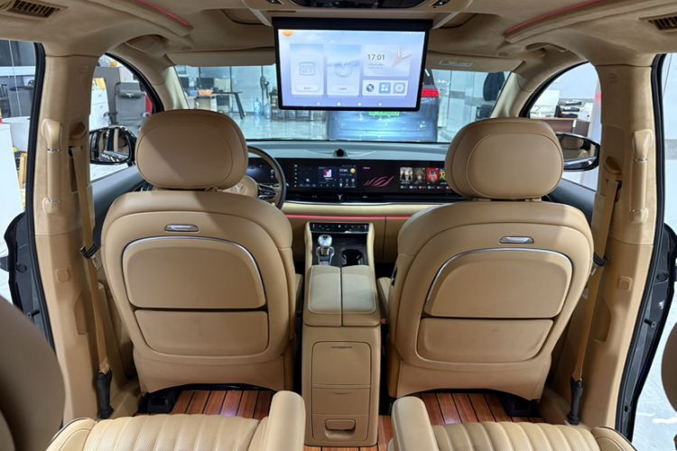 Used VOYAH Dream 2024 PHEV Ultra-Long Range Flagship Edition Interior 13