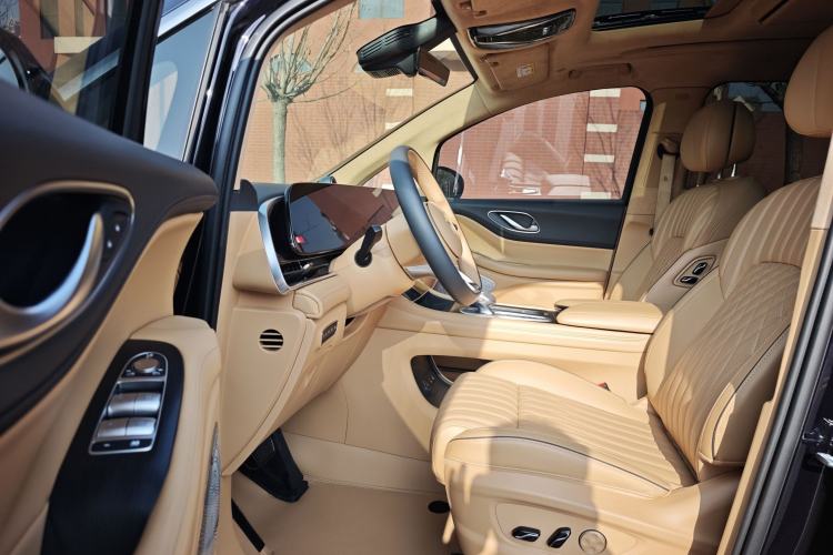 Used VOYAH Dream 2024 PHEV Ultra-Long Range Flagship Edition Interior 2