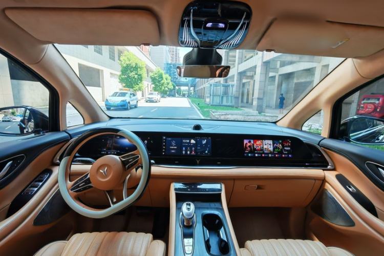 Used VOYAH Dream 2024 PHEV Ultra-Long Range Flagship Edition Interior 2