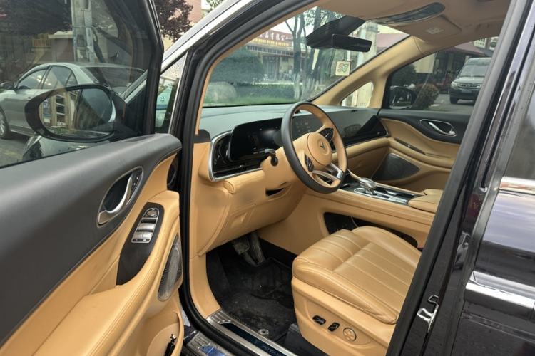 Used VOYAH Dream 2024 PHEV Extended-Range Premium Edition Interior 2